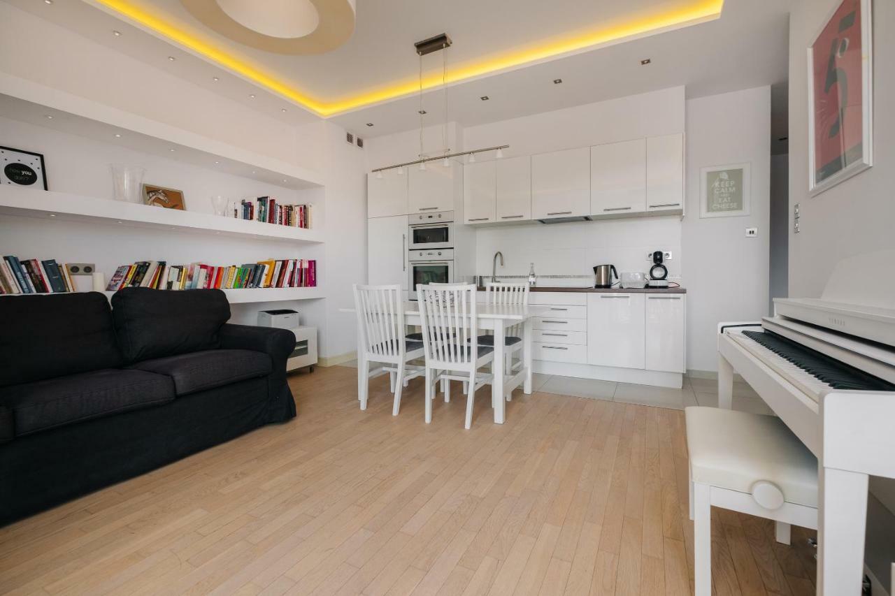 Modern Apartment Across The Ponds Varsovia Exterior foto