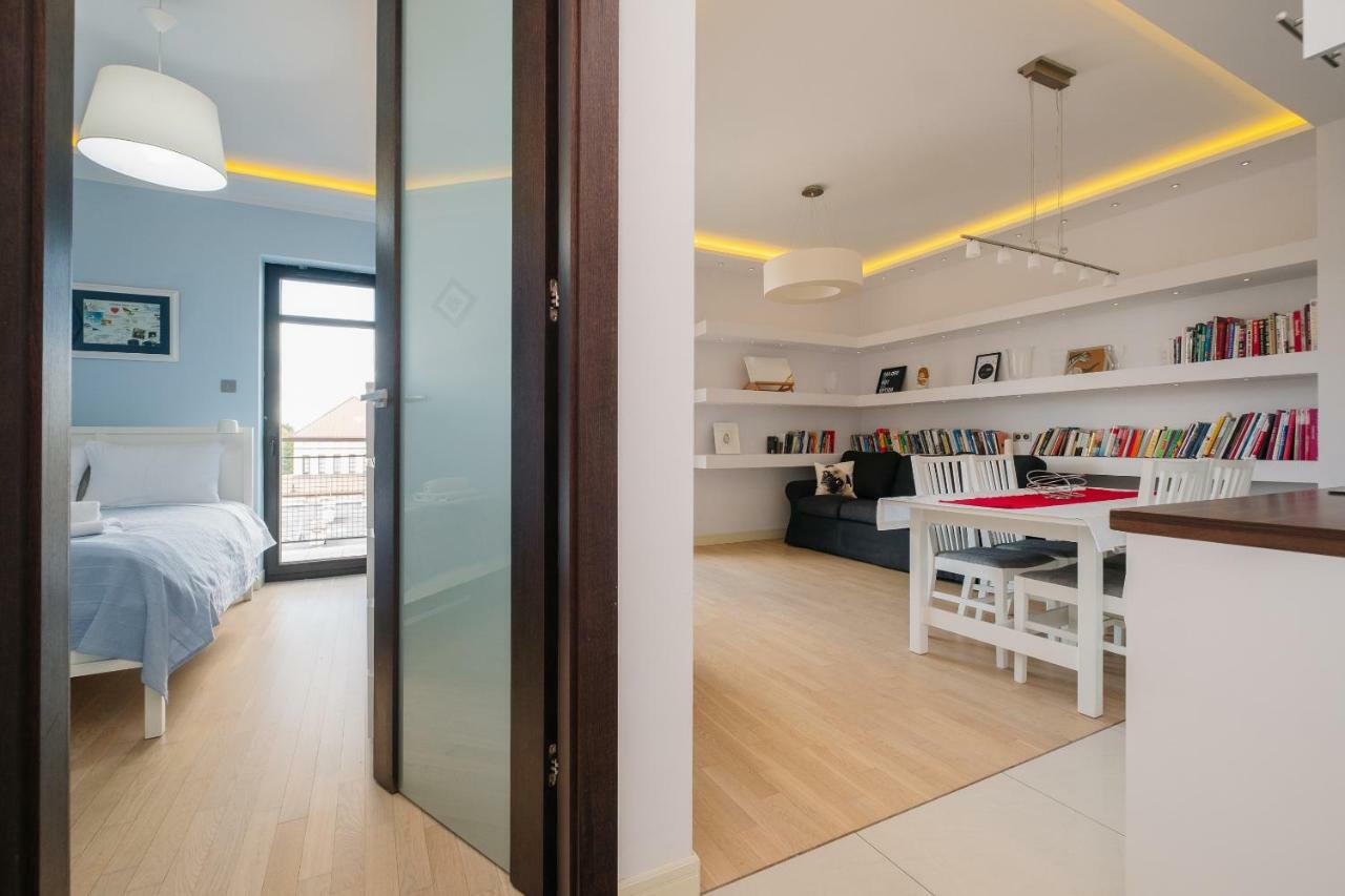 Modern Apartment Across The Ponds Varsovia Exterior foto